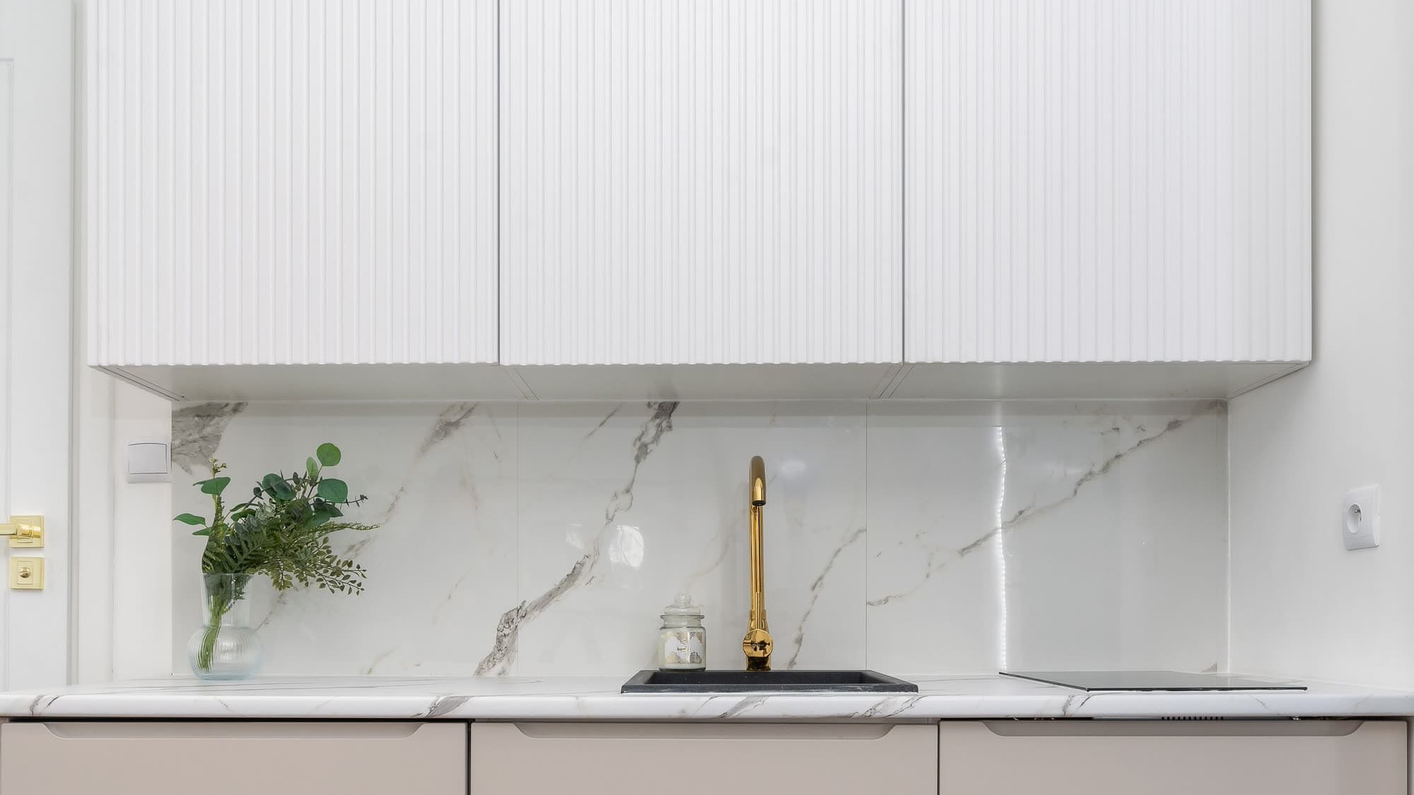 A bright kitchen with a marble backsplash